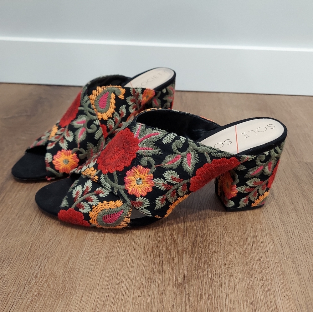 Embroidered Sole Society block heels size 11